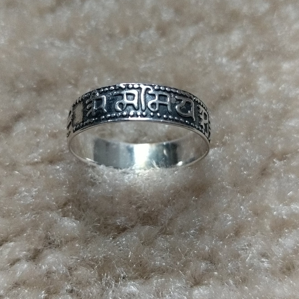 Sterling silver ring with unique script size 8